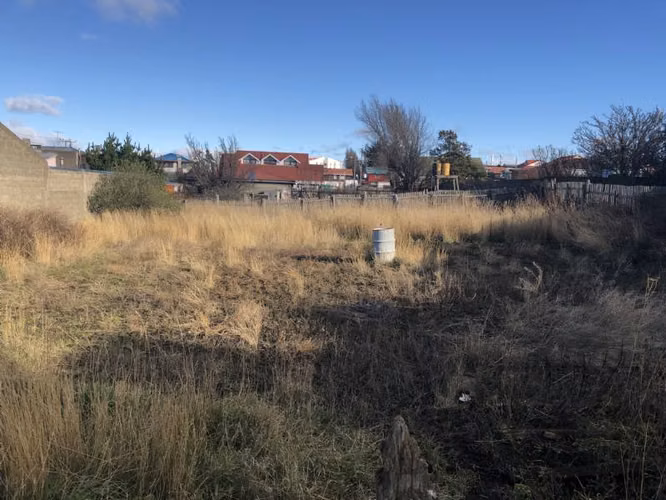 CASA CON AMPLIO TERRENO PARA INVERSIÓN