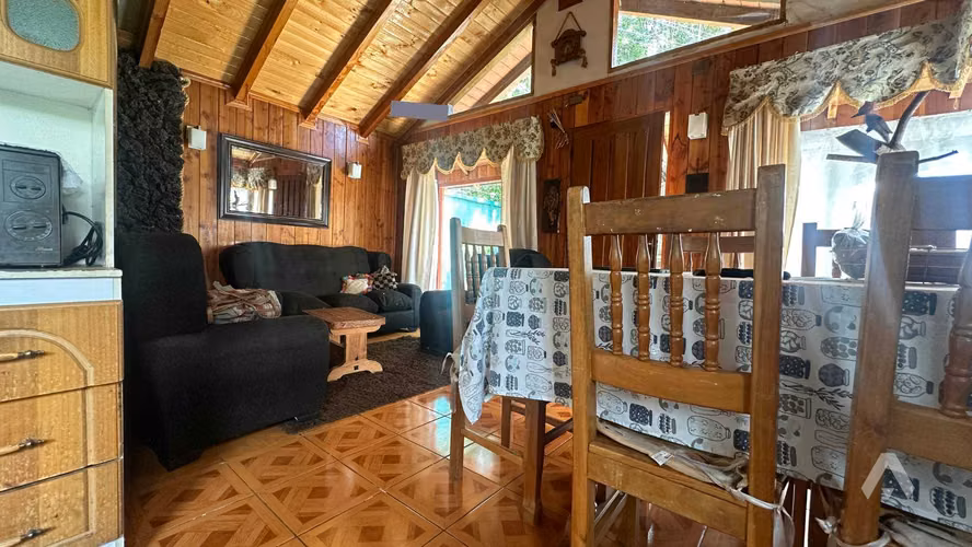 ID:023V Casa con 2 departamentos en venta (69940)