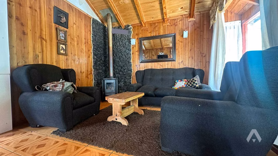 ID:023V Casa con 2 departamentos en venta (69940)