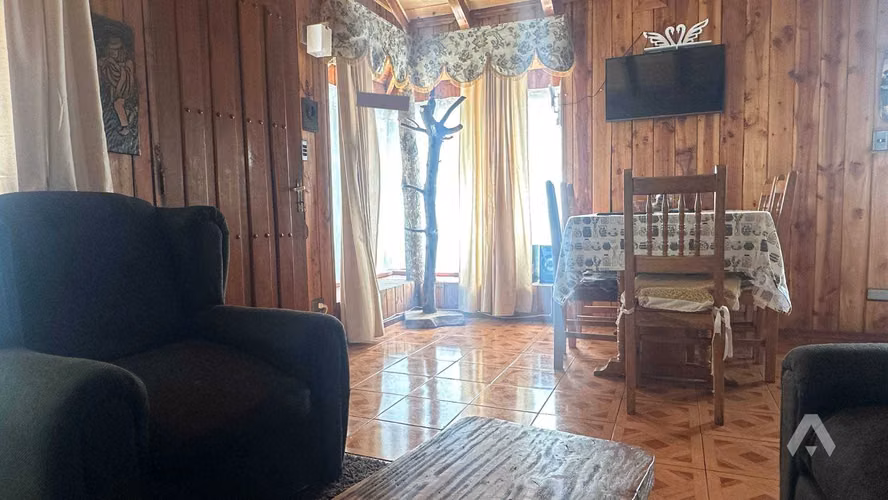 ID:023V Casa con 2 departamentos en venta (69940)