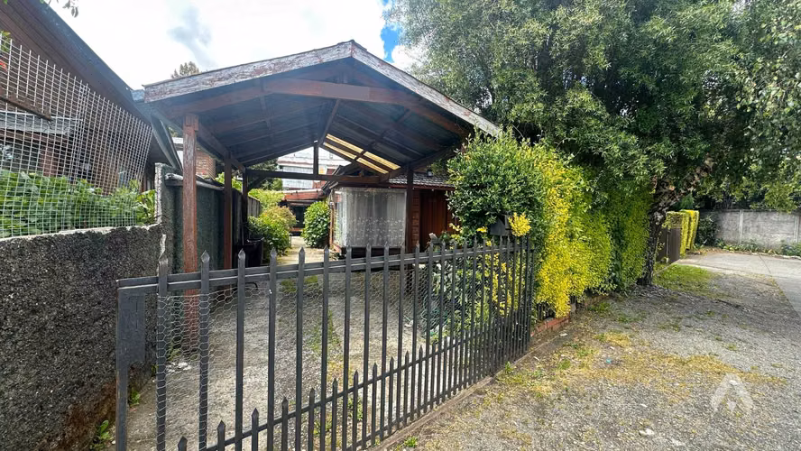 ID:023V Casa con 2 departamentos en venta (69940)