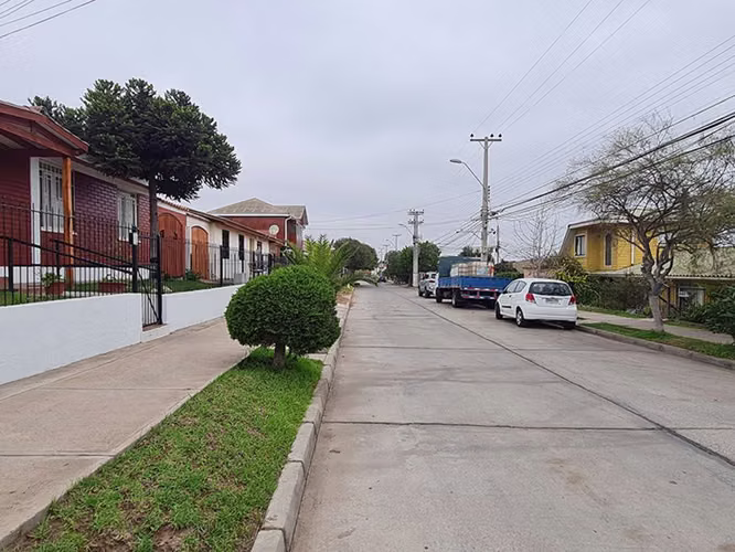 Se vende casa 5D 2B La Serena (71778)