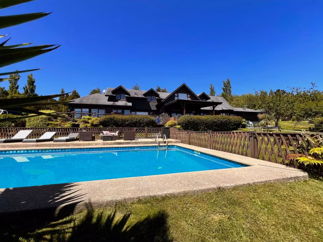 Hermosa casa en venta Pichiquillaipe  (72126)