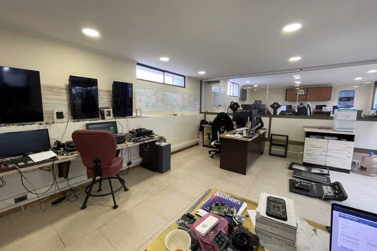 Oficinas con galpones de primer nivel (72596)