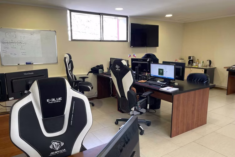 Oficinas con galpones de primer nivel (72596)