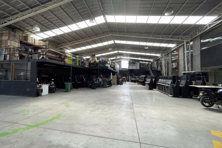 Oficinas con galpones de primer nivel (72596)