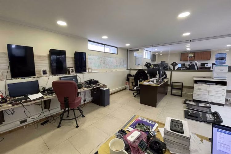 Oficinas con galpones de primer nivel (72596)