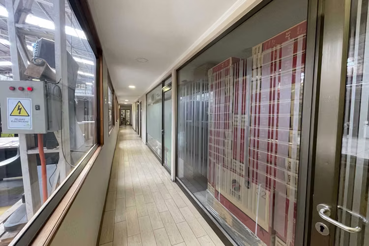 Oficinas con galpones de primer nivel (72596)