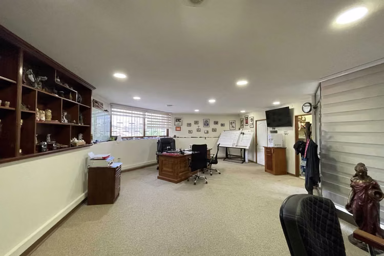 Oficinas con galpones de primer nivel (72596)
