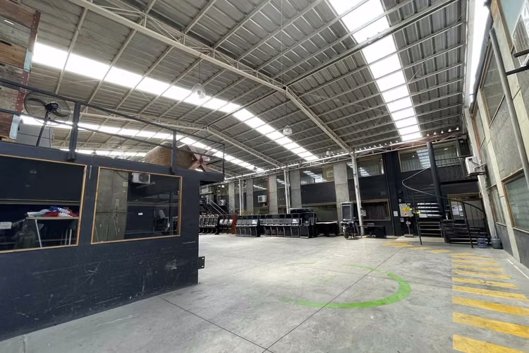 Oficinas con galpones de primer nivel (72596)