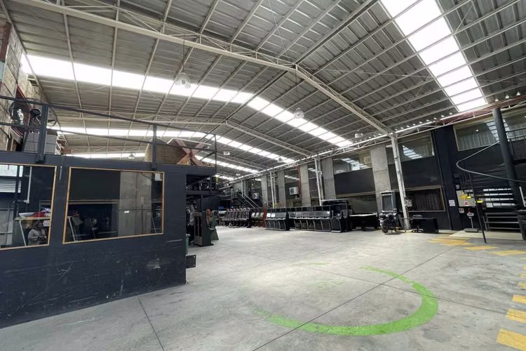 Oficinas con galpones de primer nivel (72596)