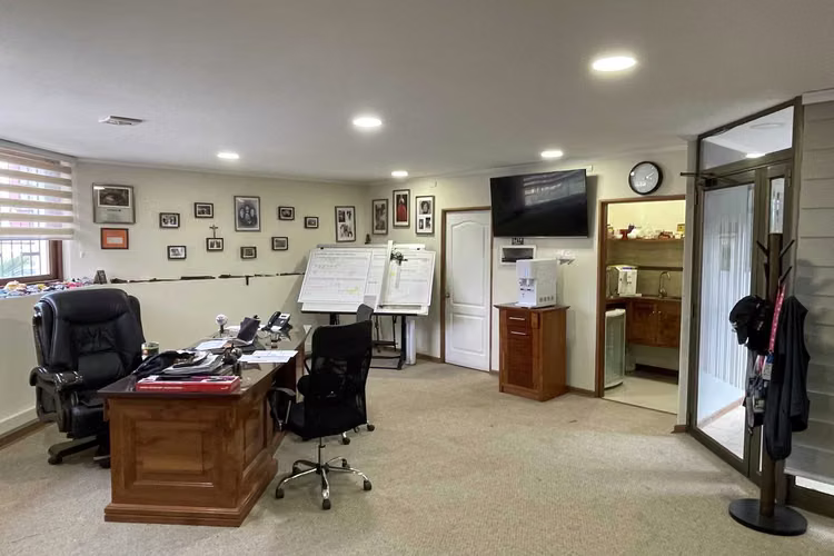 Oficinas con galpones de primer nivel (72596)