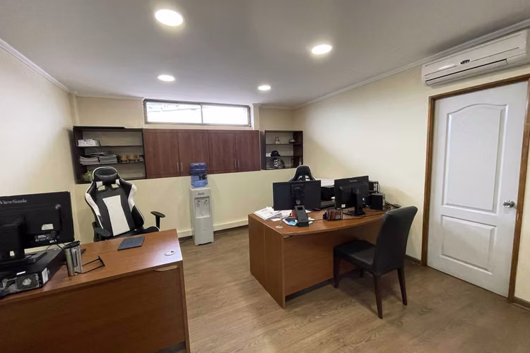 Oficinas con galpones de primer nivel (72596)