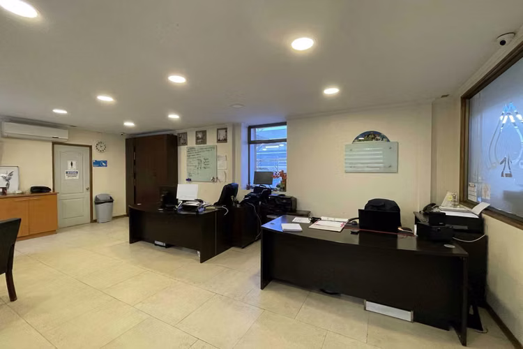 Oficinas con galpones de primer nivel (72596)