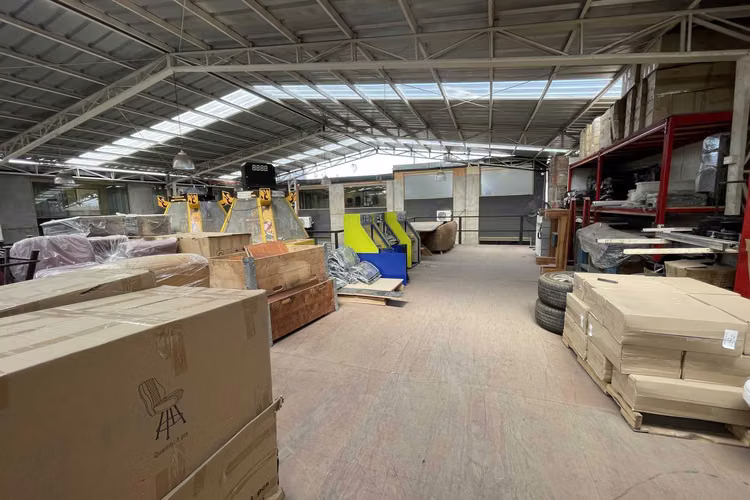 Oficinas con galpones de primer nivel (72596)