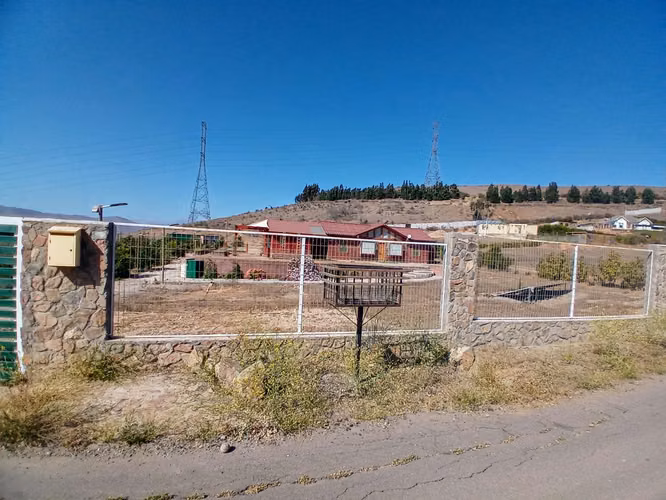 HERMOSA Y AMPLIA CASA EN PARCELA, CONDOMINIO BRISAS DEL ROMERO, LA SERENA