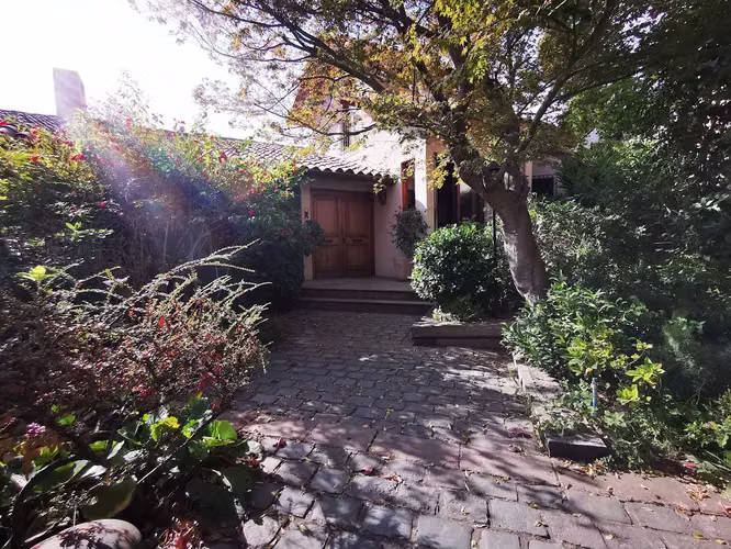 AMPLIA Y LUMINOSA CASA EN VENTA//LAS CONDES (74604)