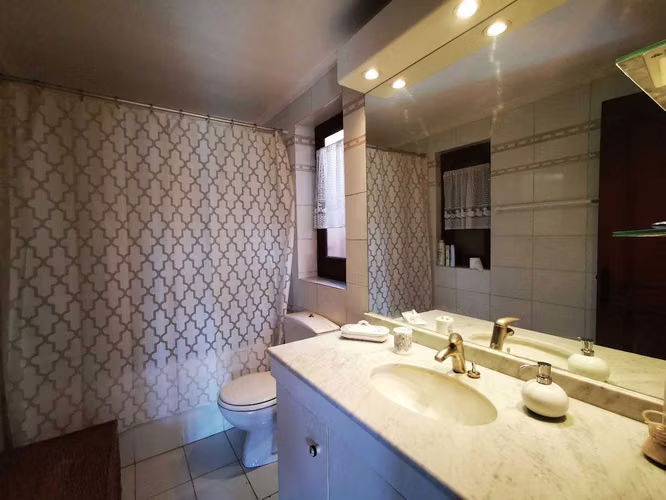 AMPLIA Y LUMINOSA CASA EN VENTA//LAS CONDES (74604)