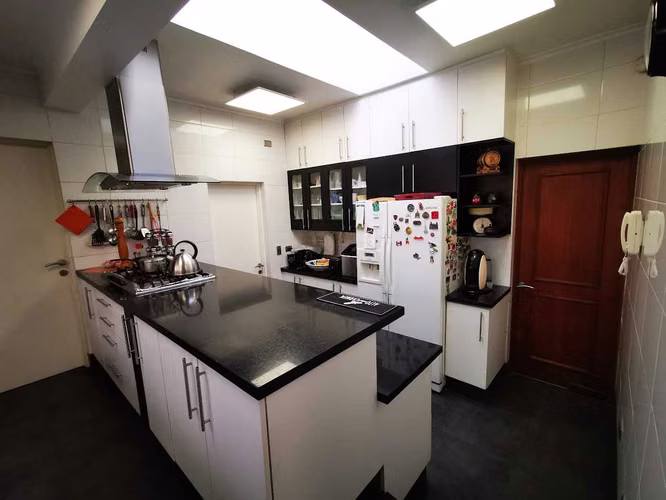 AMPLIA Y LUMINOSA CASA EN VENTA//LAS CONDES (74604)