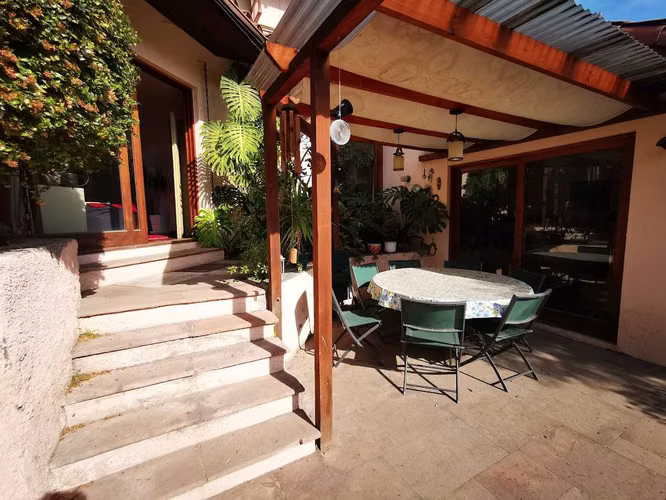 AMPLIA Y LUMINOSA CASA EN VENTA//LAS CONDES (74604)
