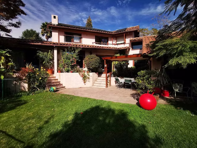 AMPLIA Y LUMINOSA CASA EN VENTA//LAS CONDES (74604)