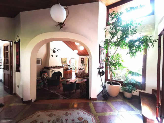 AMPLIA Y LUMINOSA CASA EN VENTA//LAS CONDES (74604)