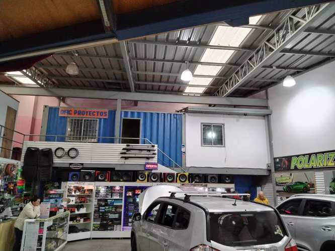 2 Locales Comerciales en calle Pocuro  (74512)