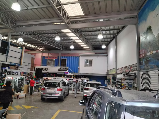 2 Locales Comerciales en calle Pocuro  (74512)