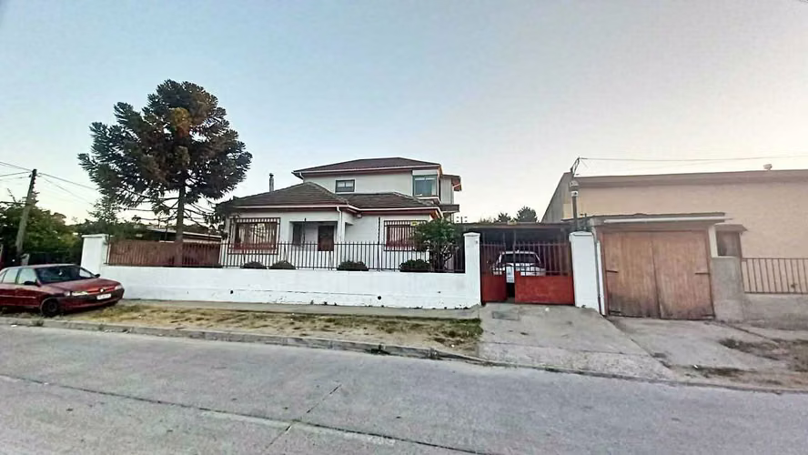 Casa de 2 pisos // Los carrera // Frodden (74243)