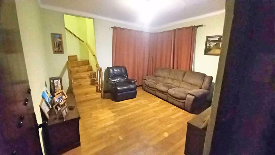 Casa de 2 pisos // Los carrera // Frodden (74243)