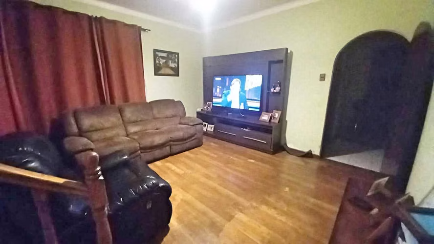 Casa de 2 pisos // Los carrera // Frodden (74243)