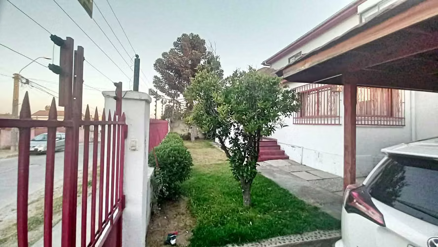 Casa de 2 pisos // Los carrera // Frodden (74243)
