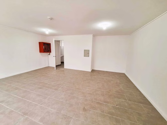 Arriendo Local Comercial Cond. Los Leones (75393)