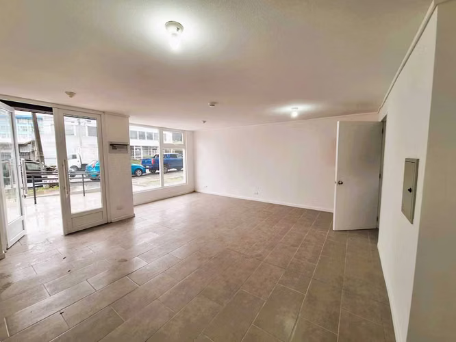 Arriendo Local Comercial Cond. Los Leones (75393)