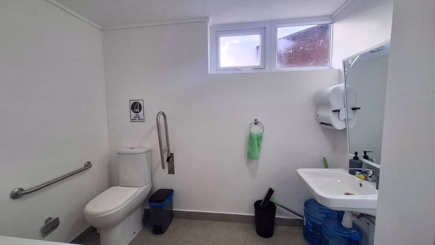 Arriendo Local Comercial Cond. Los Leones (75393)