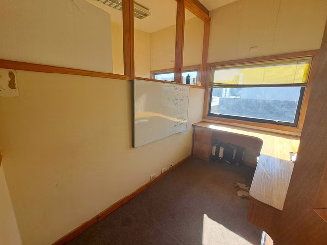 Venta amplia propiedad comercial (76027)