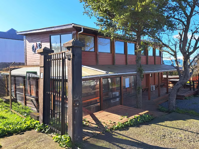 Venta amplia propiedad comercial (76027)