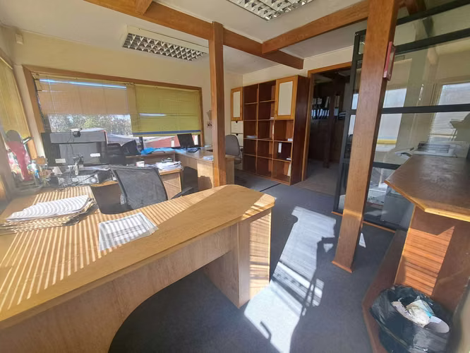 Venta amplia propiedad comercial (76027)