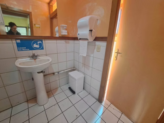Venta amplia propiedad comercial (76027)
