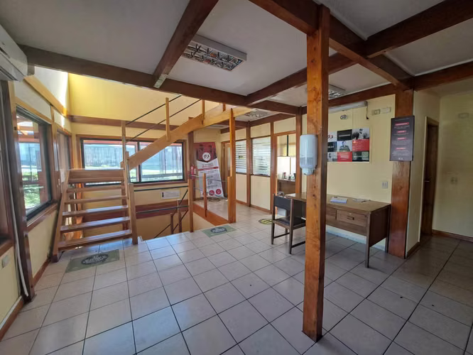 Venta amplia propiedad comercial (76027)