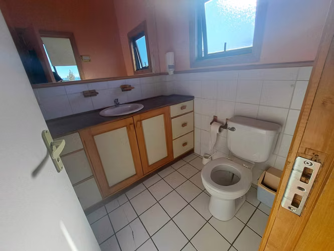 Venta amplia propiedad comercial (76027)