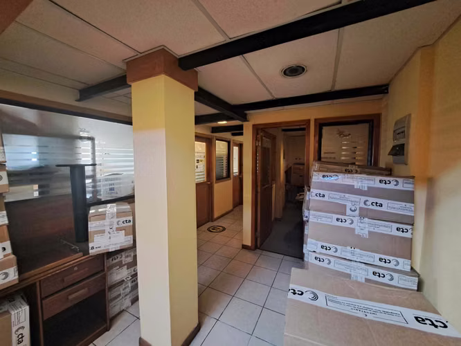 Venta amplia propiedad comercial (76027)