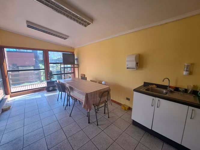 Venta amplia propiedad comercial (76027)