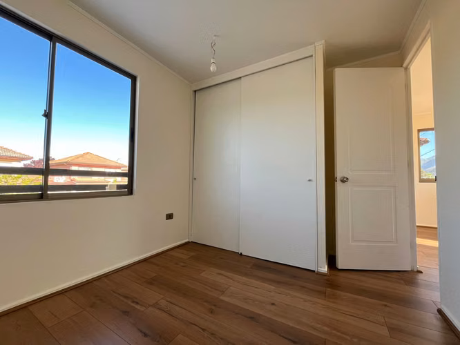 VENTA DE CASA RECIEN REMODELADA EN ISLA DE MAIPO - VALLE LA RESERVA 3D 3B 2E
