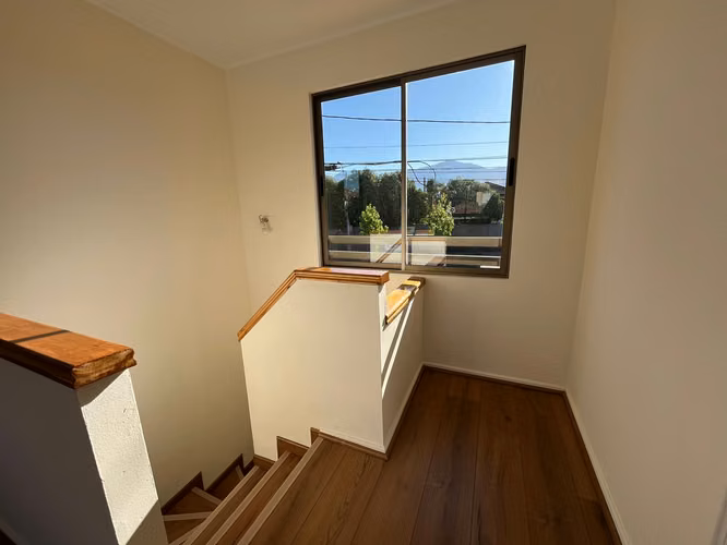 VENTA DE CASA RECIEN REMODELADA EN ISLA DE MAIPO - VALLE LA RESERVA 3D 3B 2E