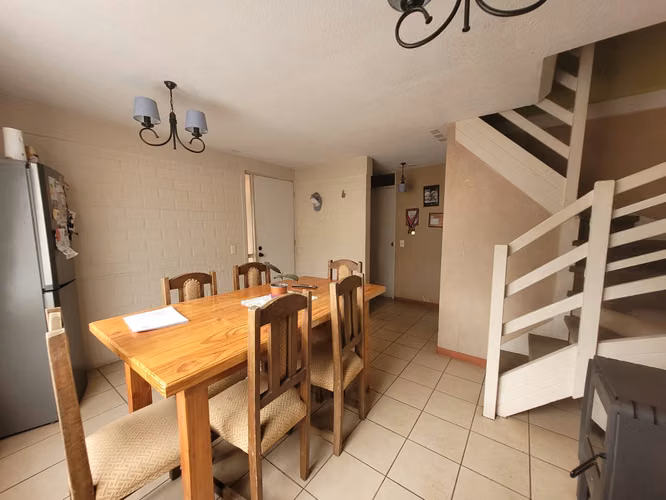 Cómoda y amplia casa en villa los Castaños de Labranza - Imagen 4