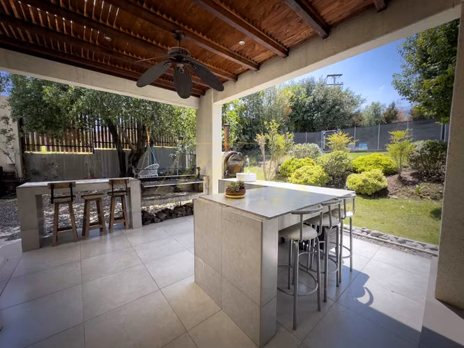 Venta casa Condominio Los Bosques Chicureo
