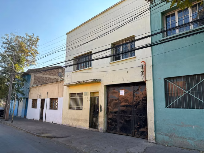 Galpón en Arriendo barrio tranquilo Metro Talleres San Eugenio