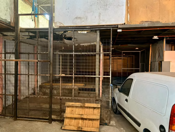 Galpón en Arriendo barrio tranquilo Metro Talleres San Eugenio