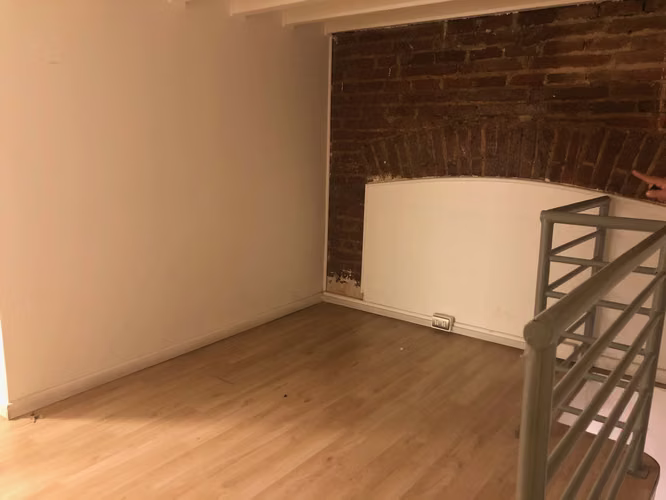 Amplio local en arriendo, calle Esmeralda, Valparaíso.
